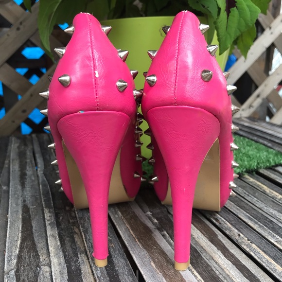 Abbey dawn by Avril Lavigne - Picture 4 of 5